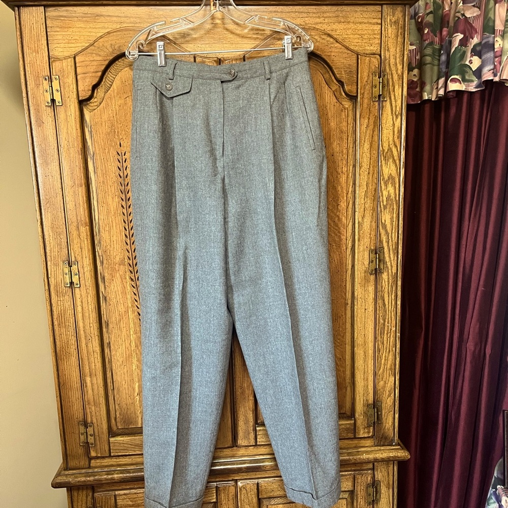 Women’s pleated 100% worsted wool slacks